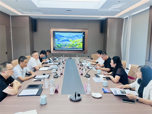 9月28日，深圳福美投资、深圳互联网文化促进会、安徽瀚之源碳桐环保科技有限公司等客商赴集团洽谈项目合作事项，洪董、潘总、吴书记、余总及石潭公司参加座谈。.jpg
